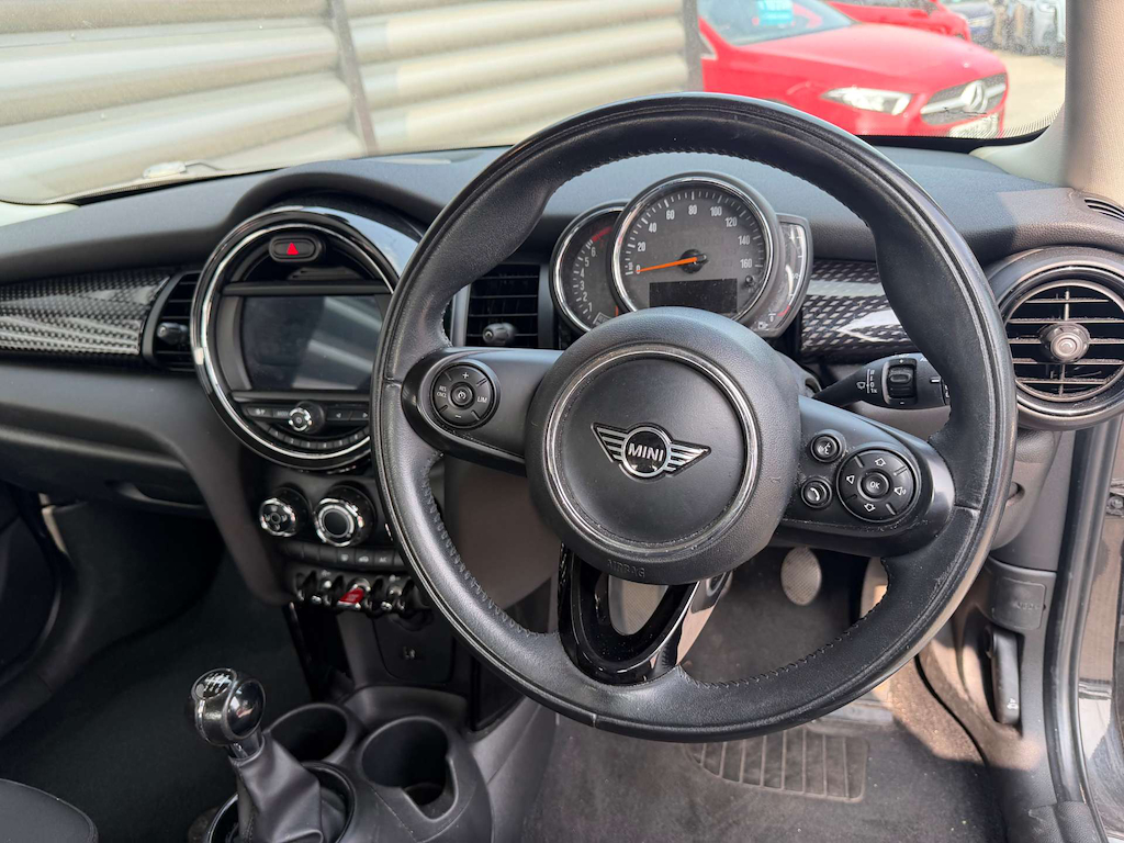2019 MINI Hatch — image 18