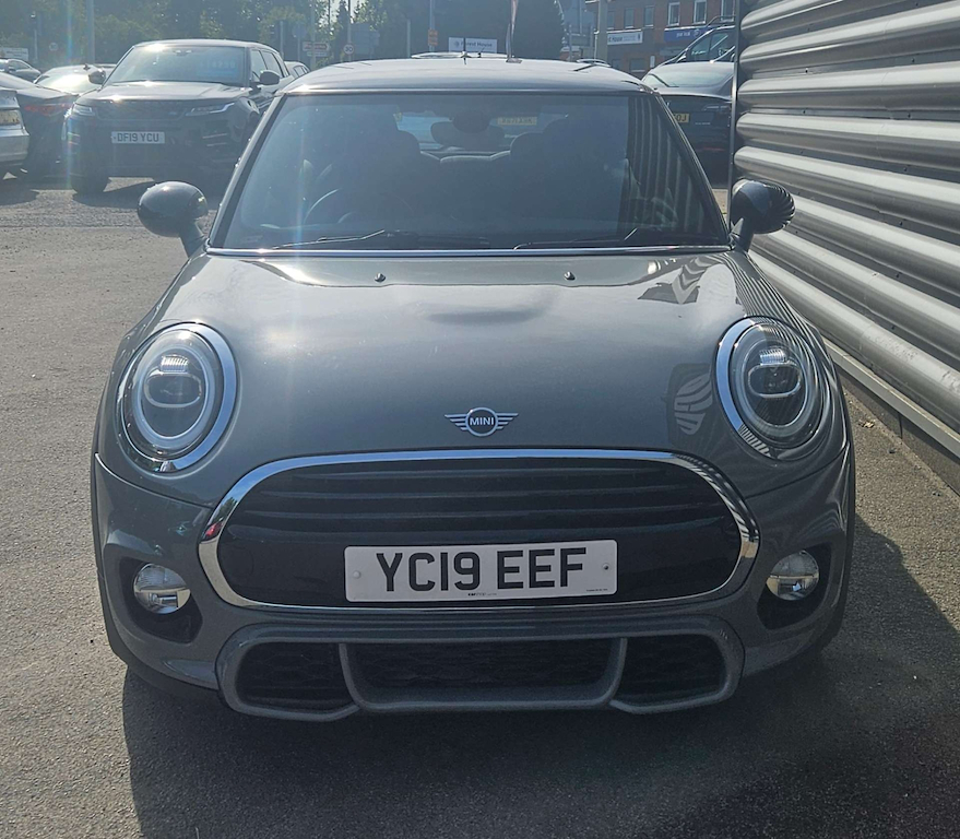 2019 MINI Hatch — image 2