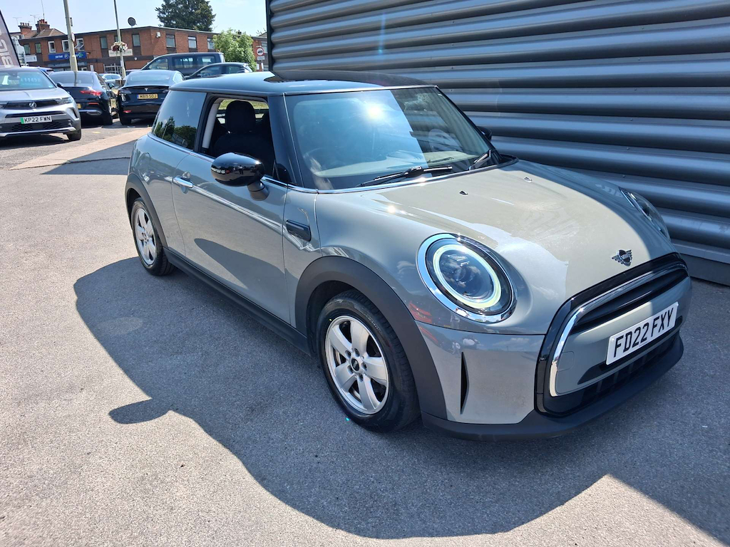 2022 MINI Hatch — image 5