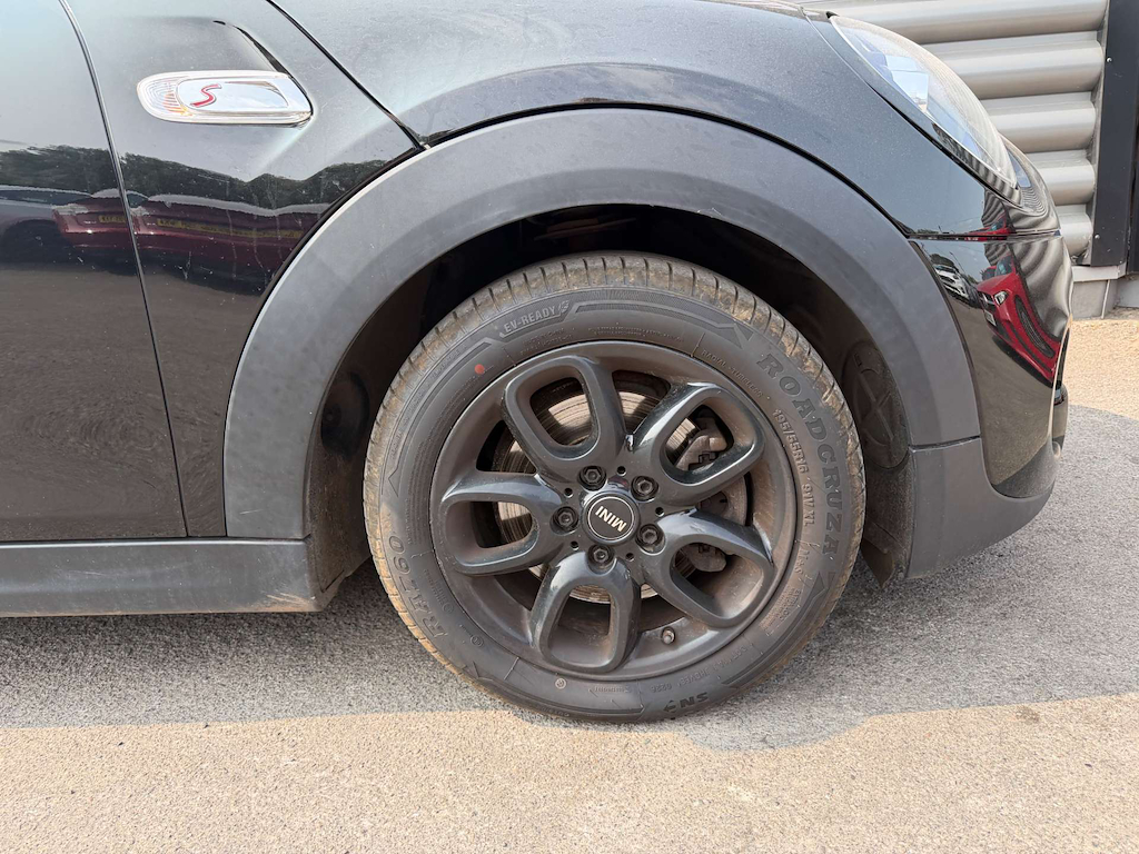 2019 MINI Hatch — image 23