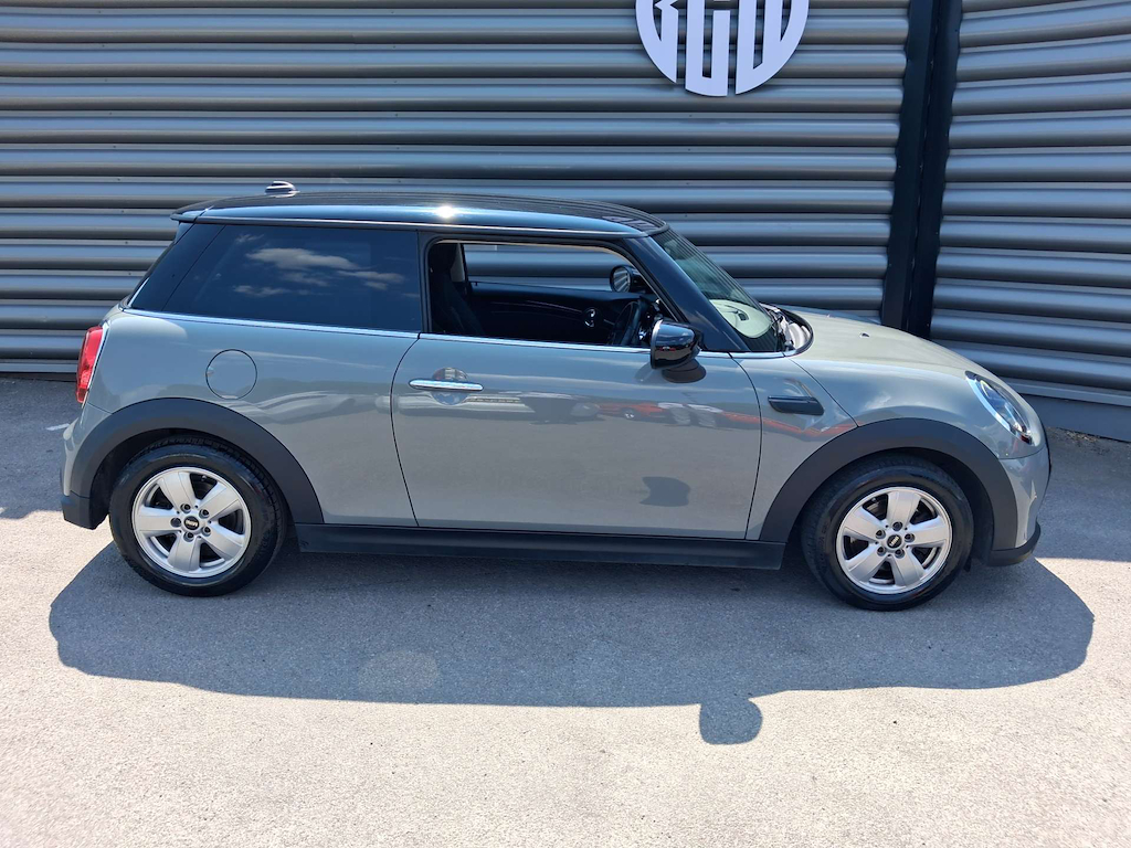 2022 MINI Hatch — image 4