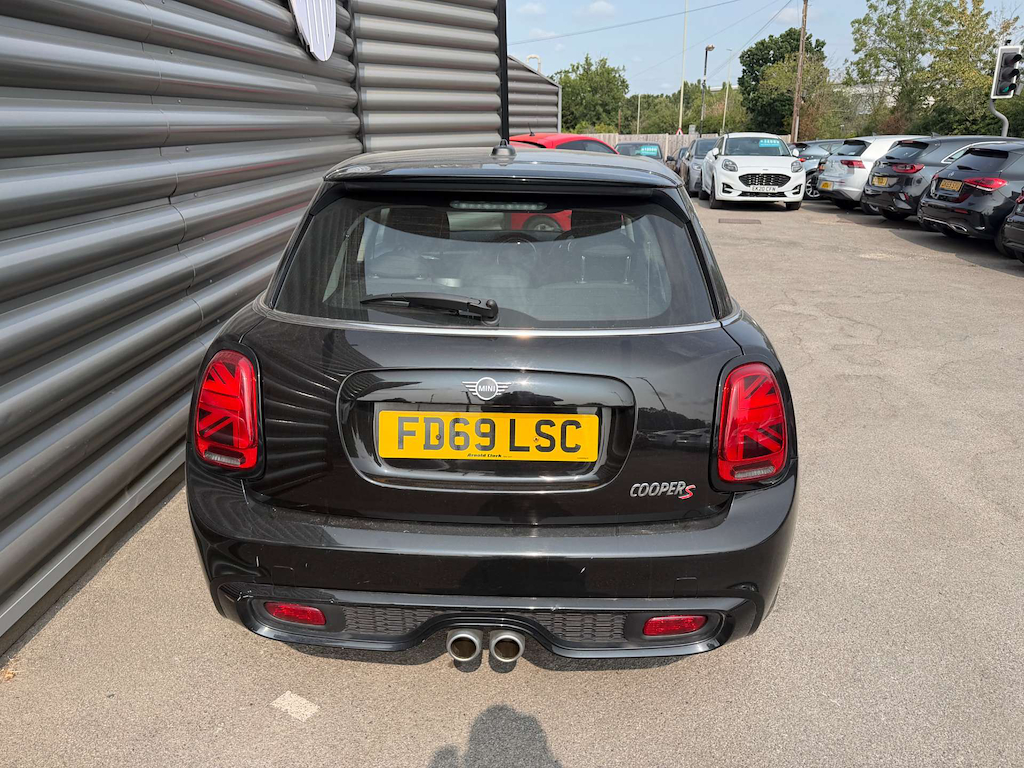 2019 MINI Hatch — image 4