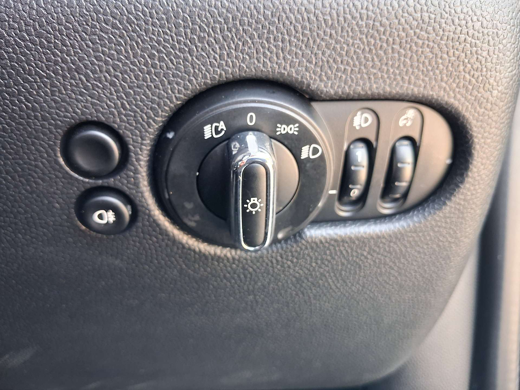 2022 MINI Hatch — image 14