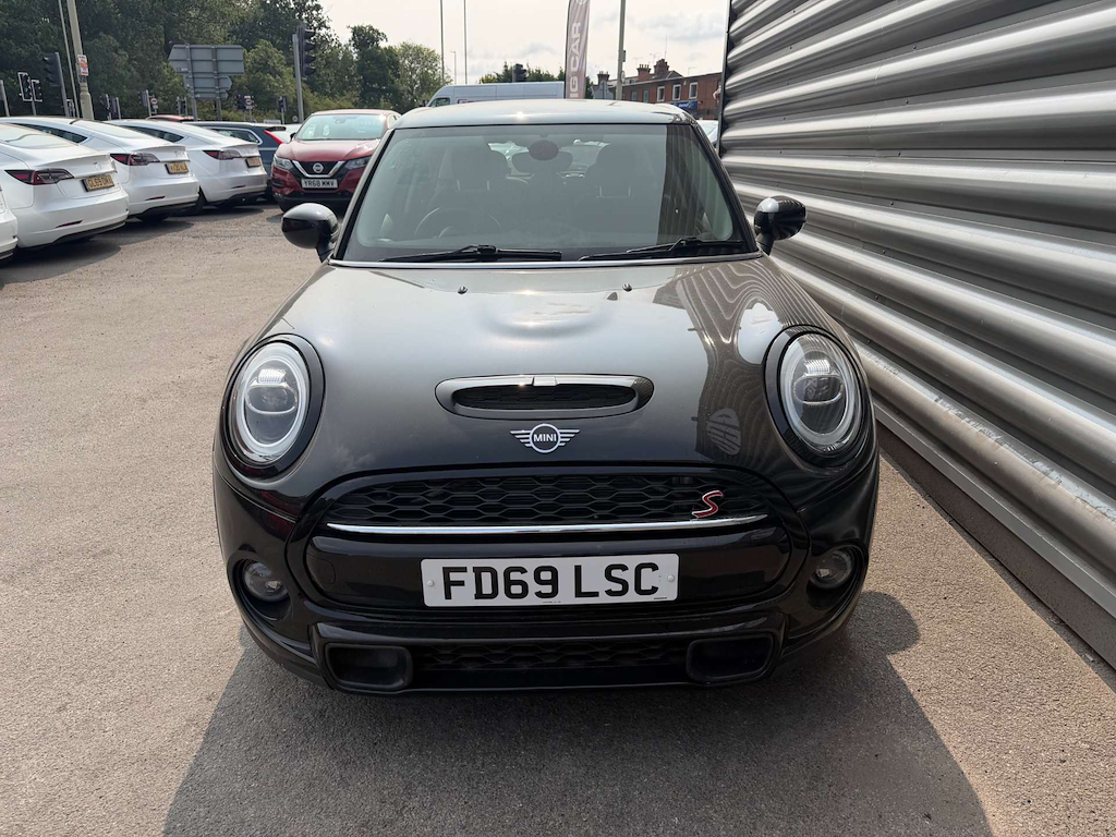 2019 MINI Hatch — image 3