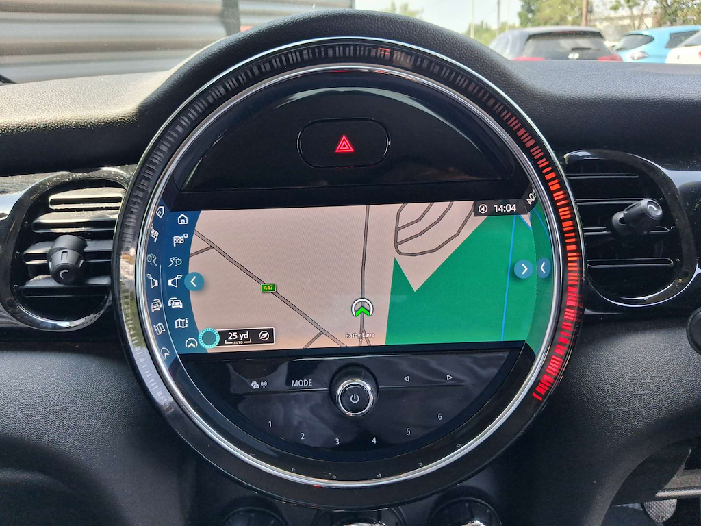 2022 MINI Hatch — image 29