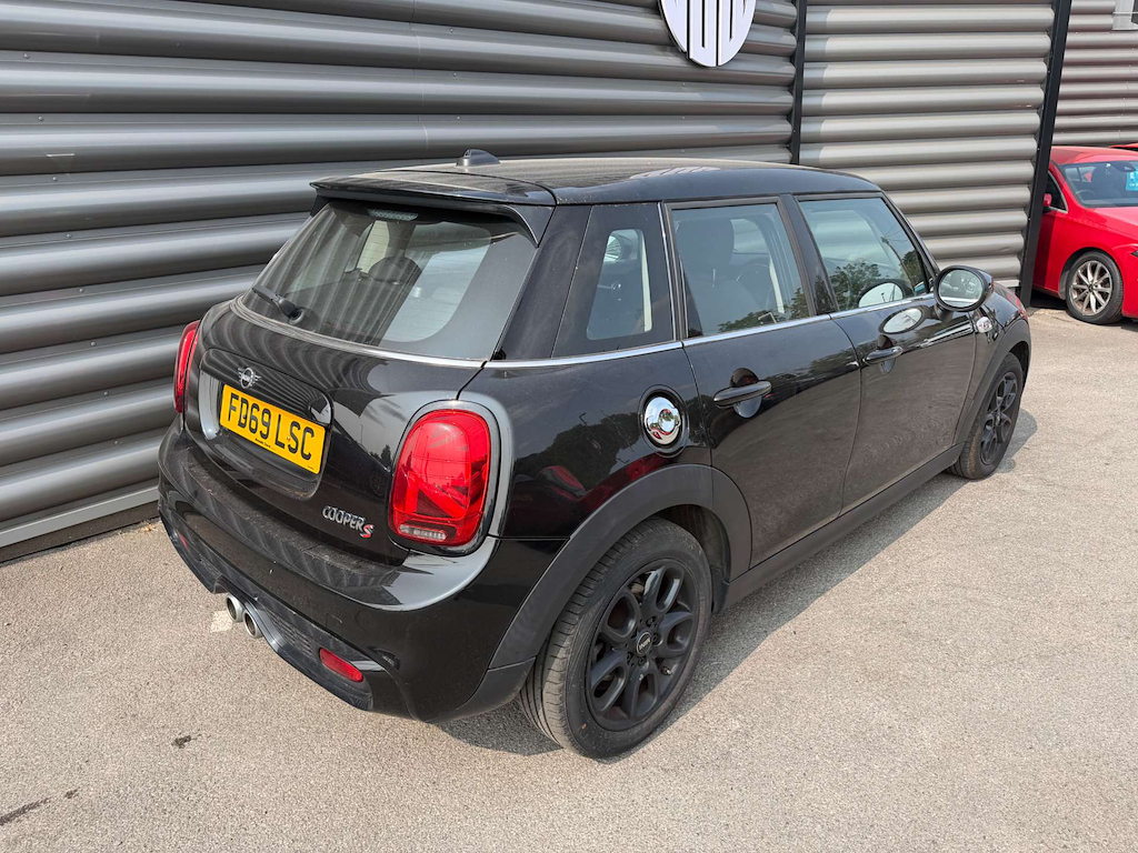 2019 MINI Hatch — image 5