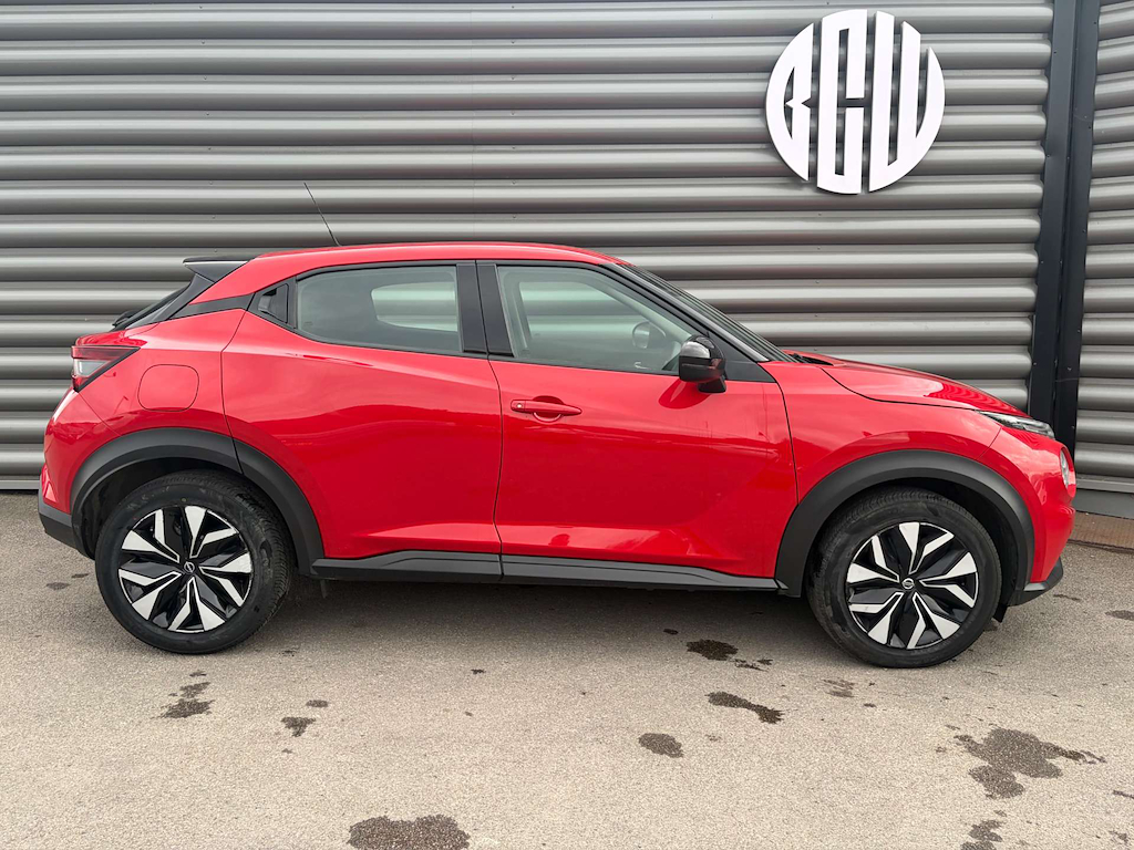 2022 Nissan Juke — image 2