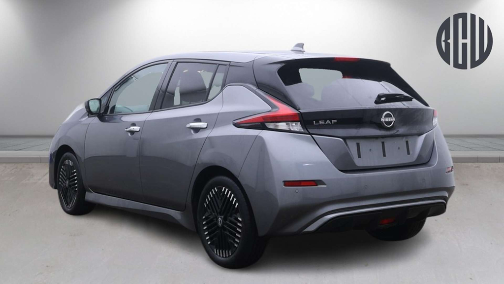 2022 Nissan Leaf — image 5