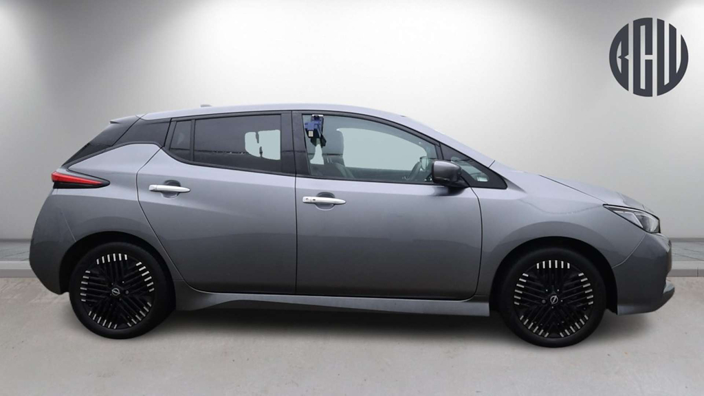 2022 Nissan Leaf — image 3