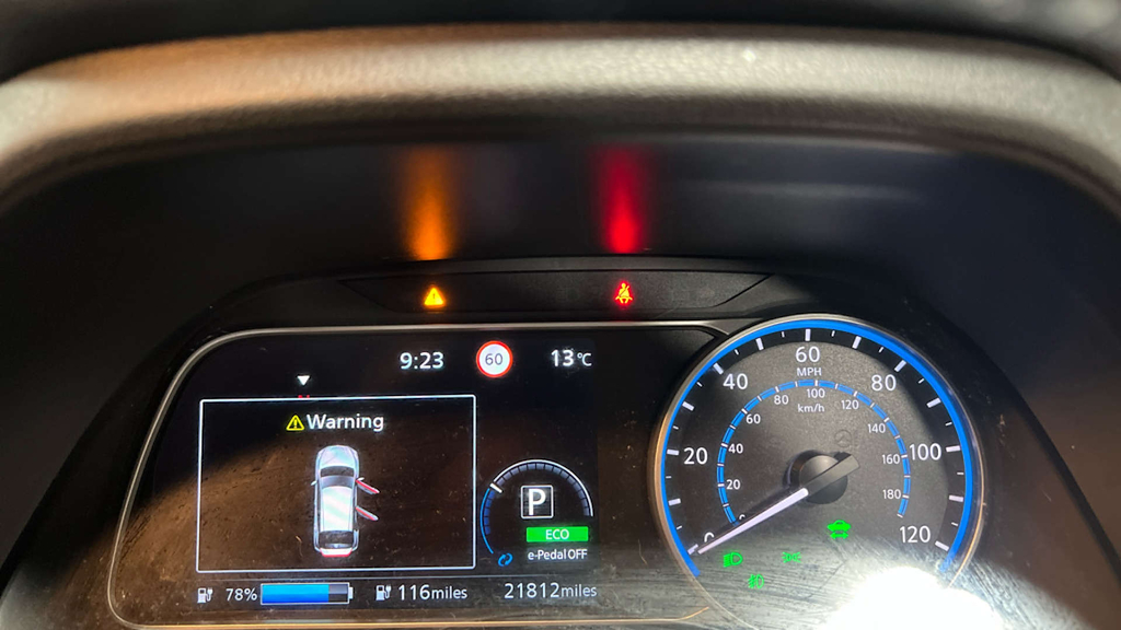 2022 Nissan Leaf — image 9