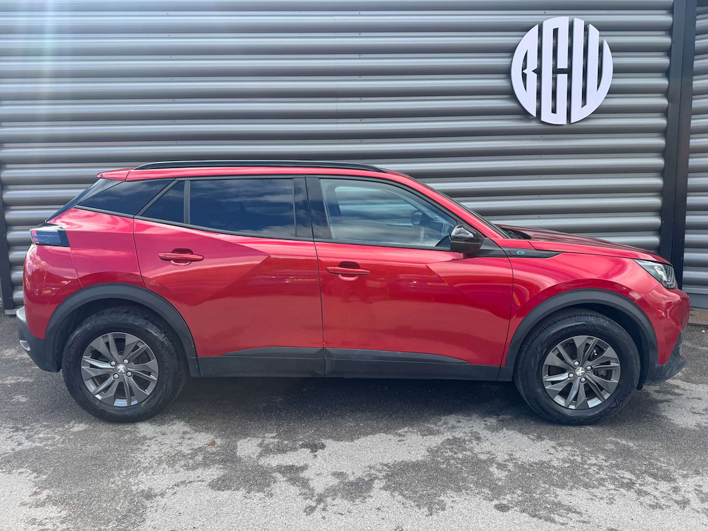 2022 Peugeot 2008 — image 2