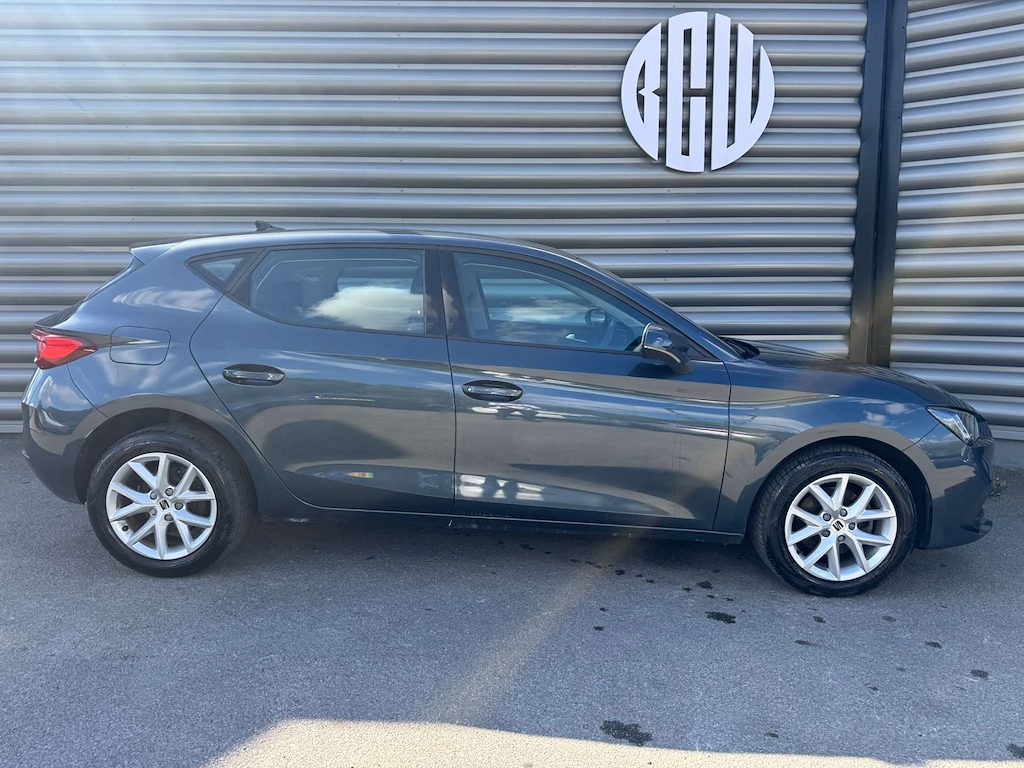 2022 SEAT Leon — image 2