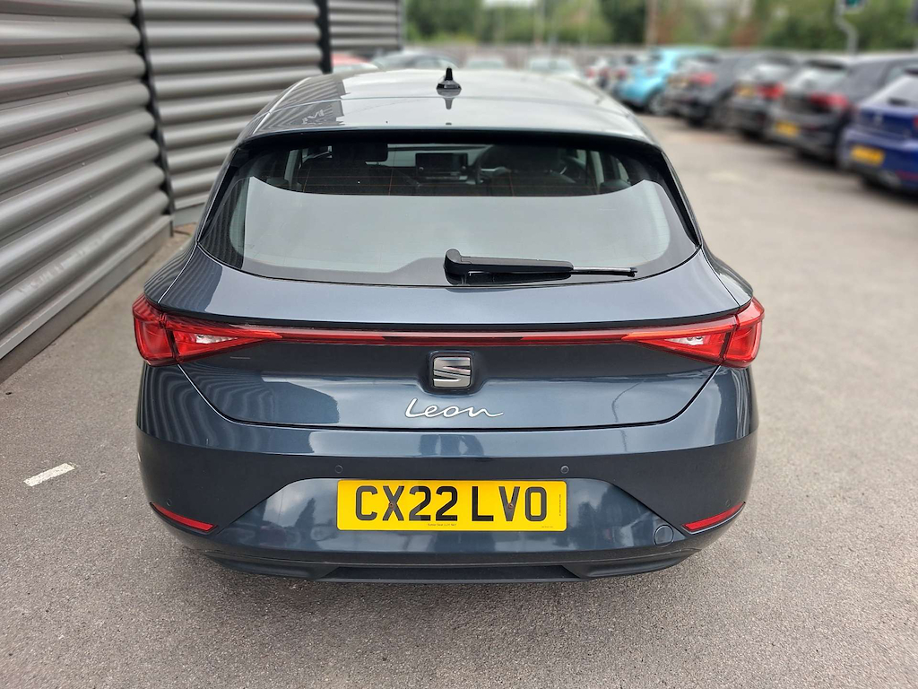 2022 SEAT Leon — image 2