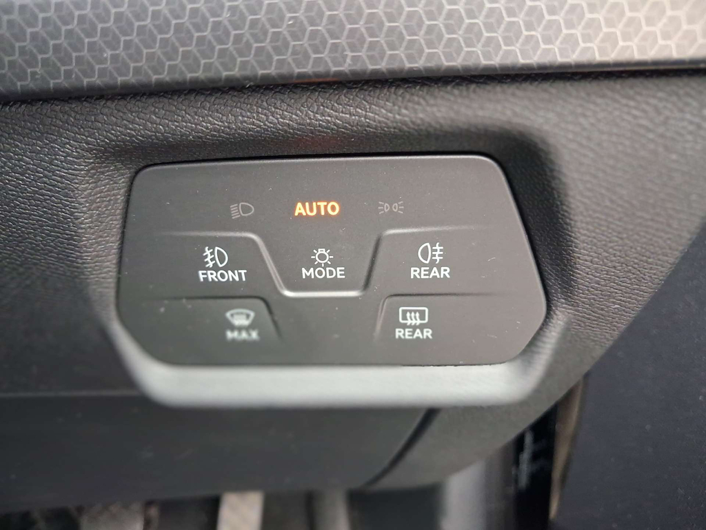 2022 SEAT Leon — image 24
