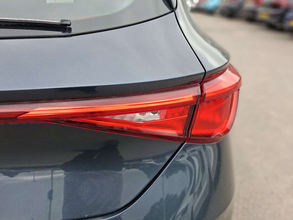 2022 SEAT Leon — image 8