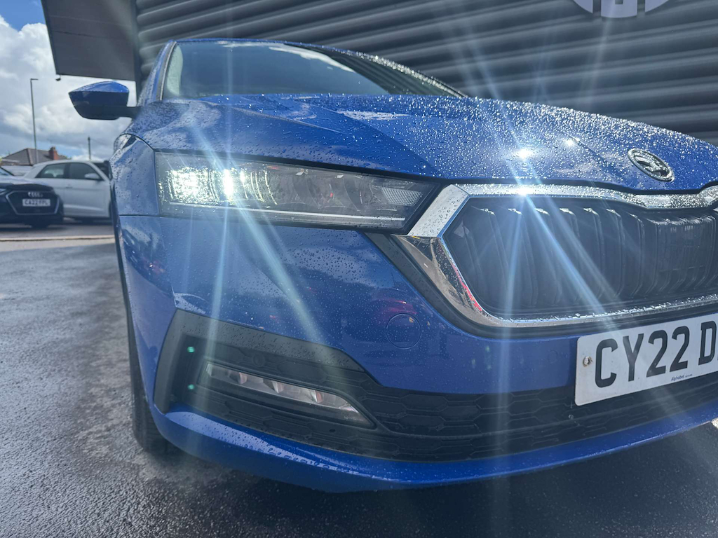 2022 Skoda Octavia — image 11