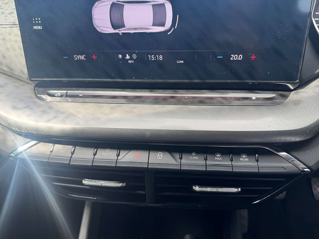 2022 Skoda Octavia — image 34