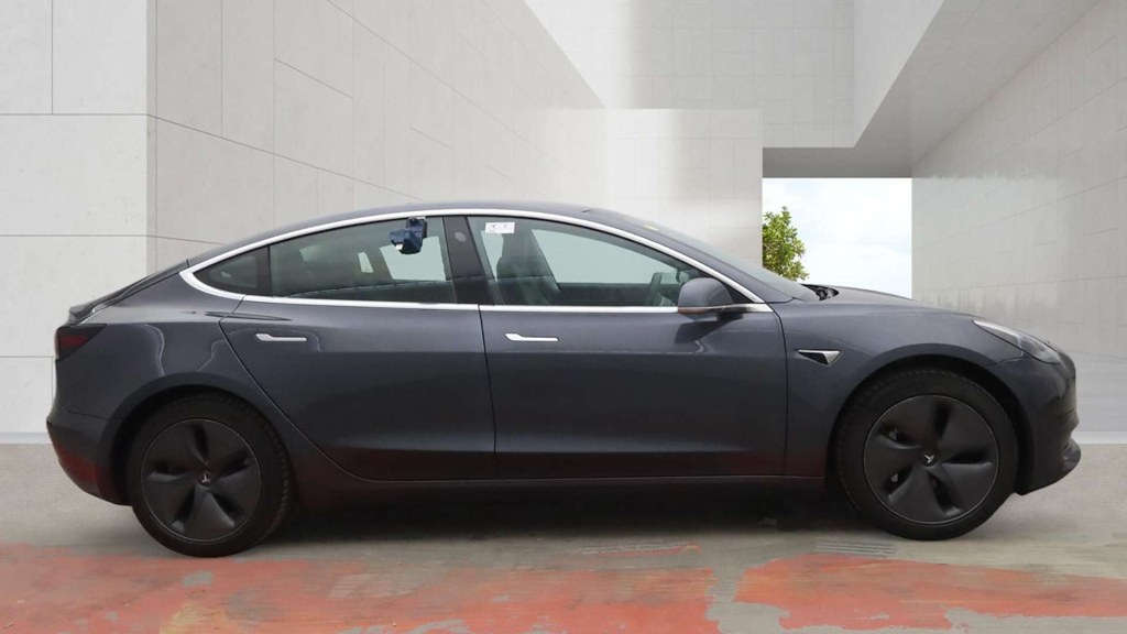 2019 Tesla Model 3 — image 5