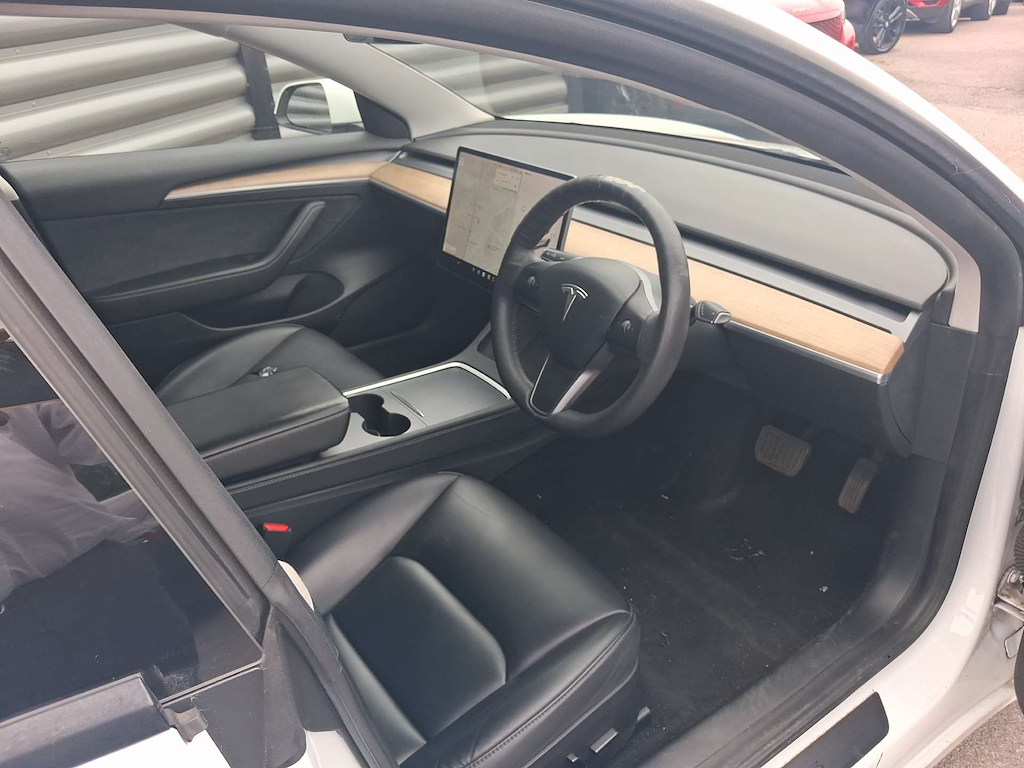 2021 Tesla Model 3 — image 17