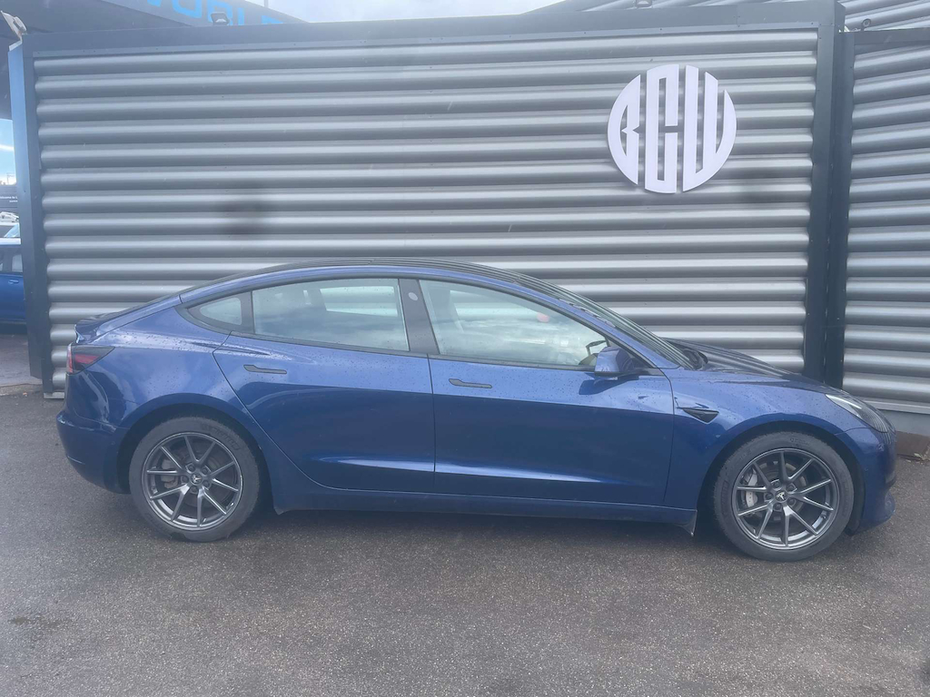 2021 Tesla Model 3 — image 2