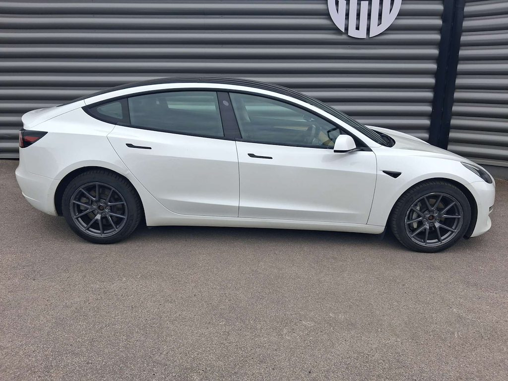 2021 Tesla Model 3 — image 6