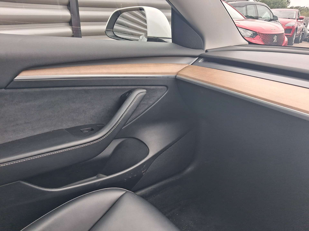 2021 Tesla Model 3 — image 16