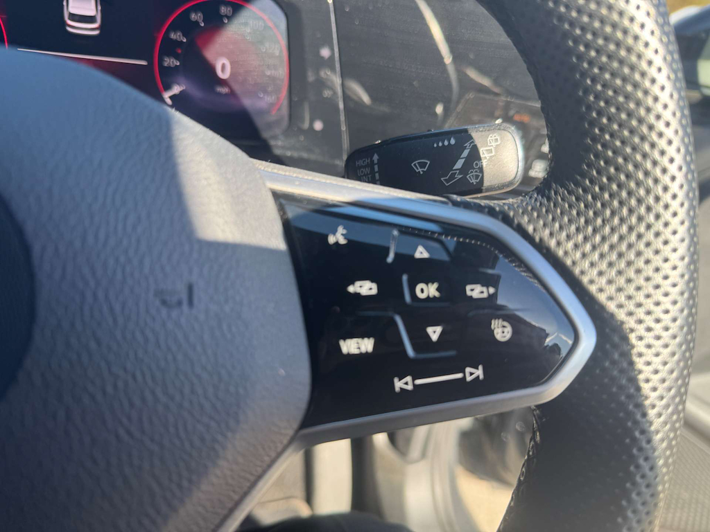2022 Volkswagen Golf — image 34