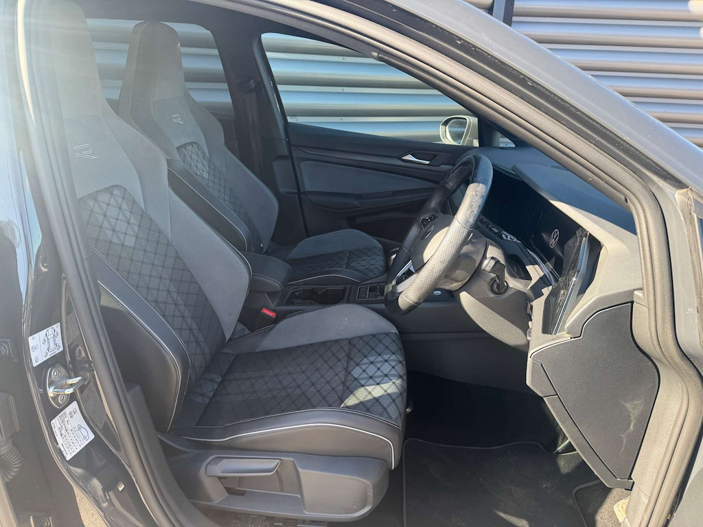 2022 Volkswagen Golf — image 30