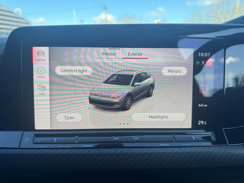 2022 Volkswagen Golf — image 25