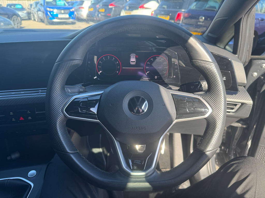 2022 Volkswagen Golf — image 38