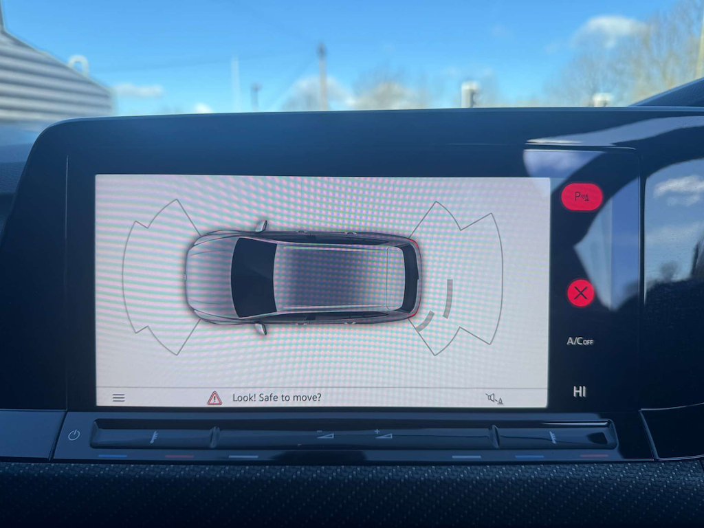 2022 Volkswagen Golf — image 24