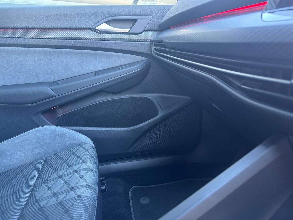 2022 Volkswagen Golf — image 32