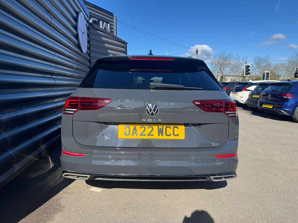 2022 Volkswagen Golf — image 4
