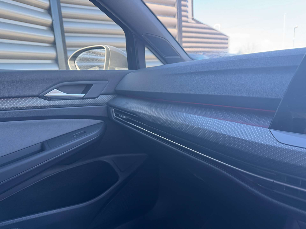2022 Volkswagen Golf — image 37