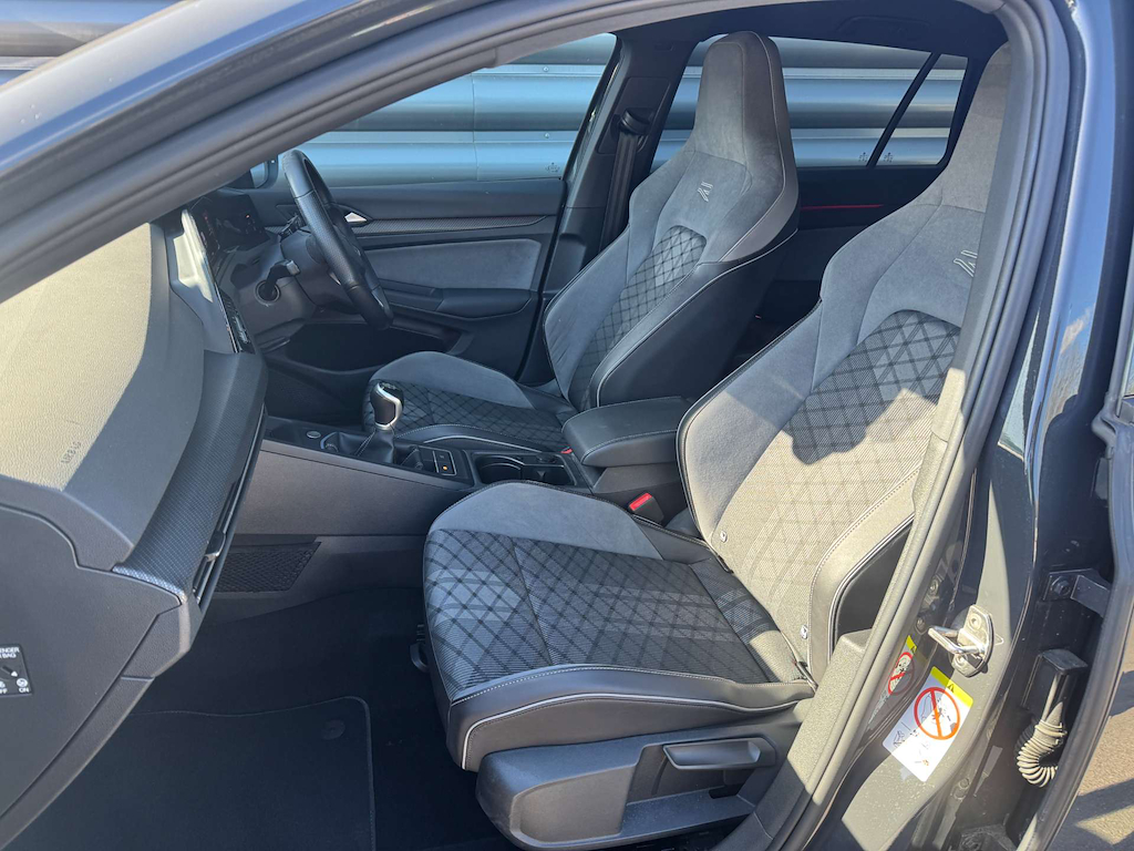2022 Volkswagen Golf — image 19