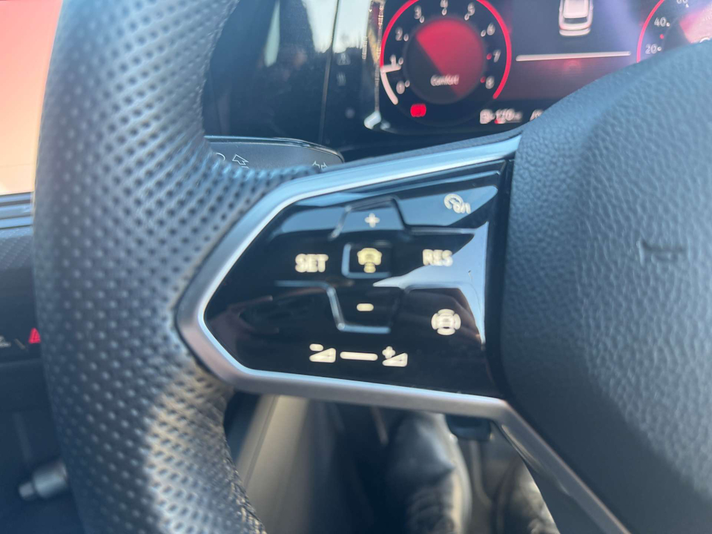 2022 Volkswagen Golf — image 35