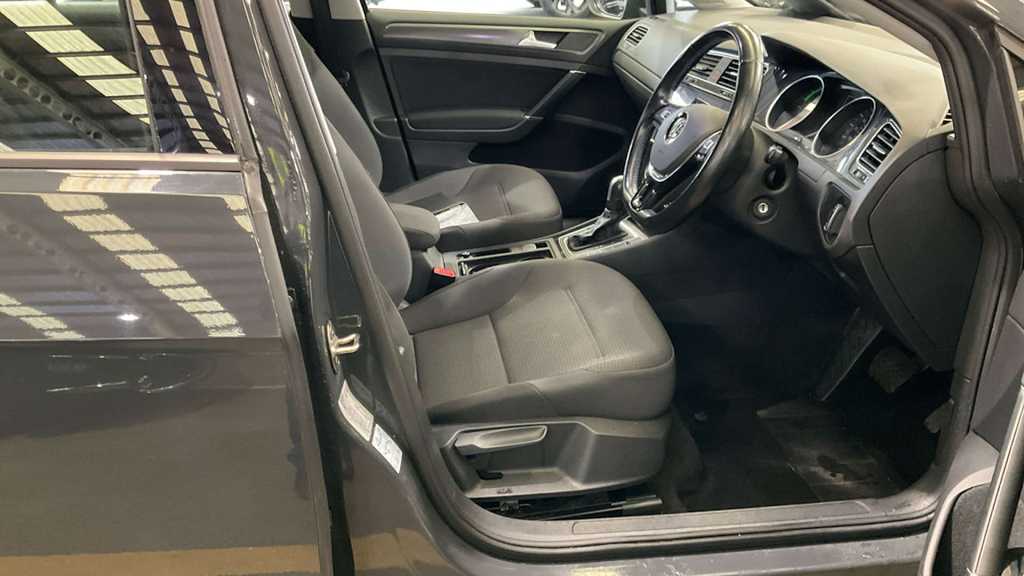 2020 Volkswagen Golf — image 8