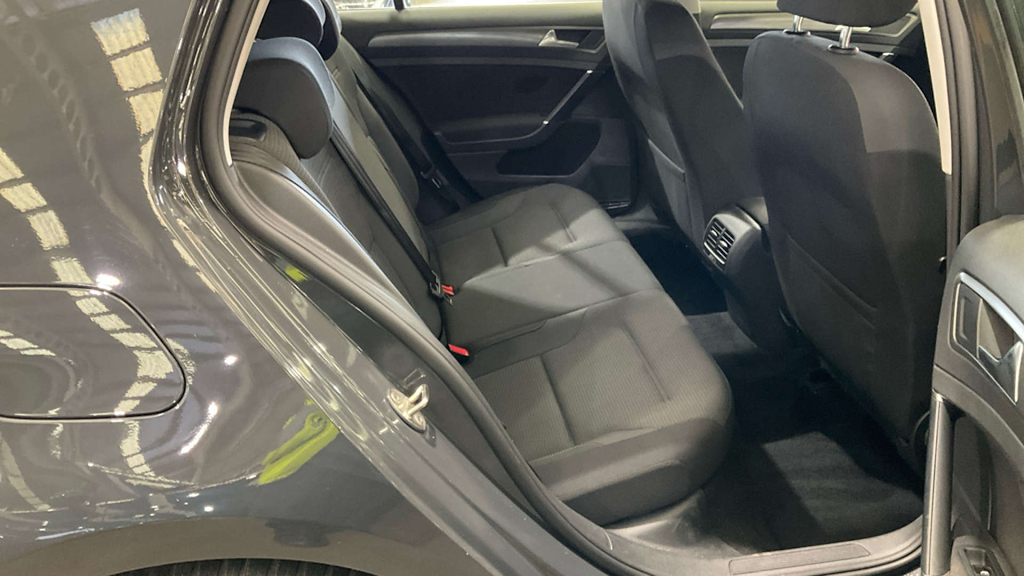 2020 Volkswagen Golf — image 7
