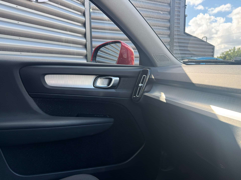 2020 Volvo XC40 — image 21
