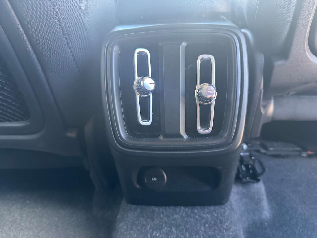 2020 Volvo XC40 — image 24