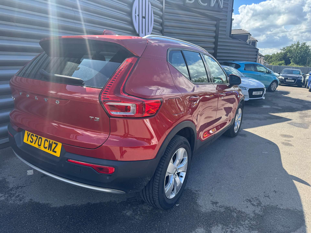 2020 Volvo XC40 — image 2