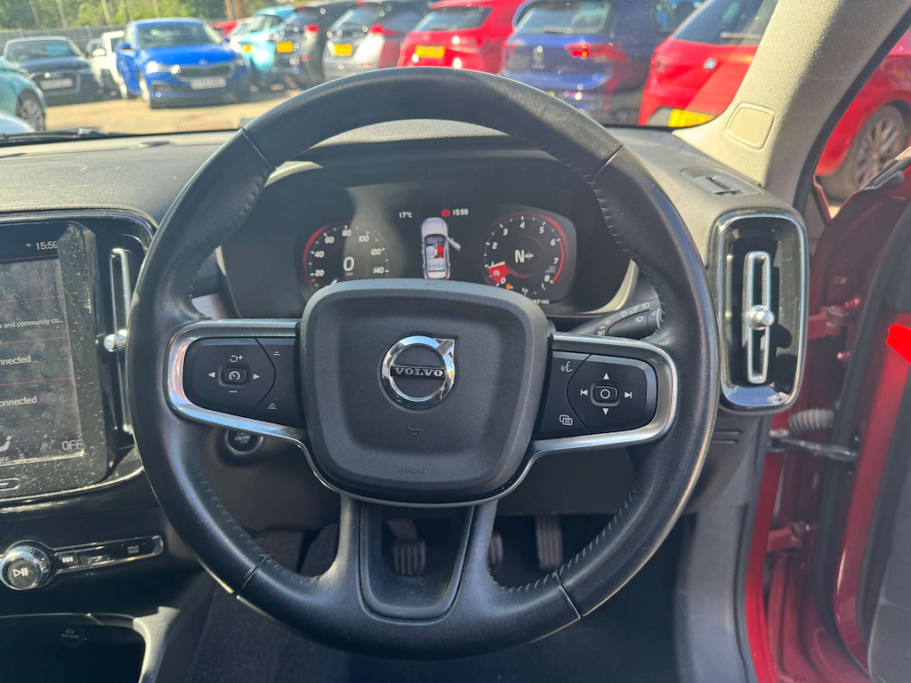 2020 Volvo XC40 — image 12