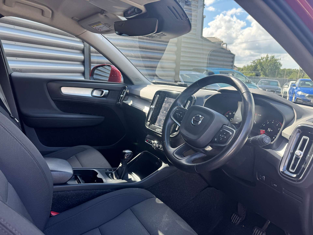 2020 Volvo XC40 — image 10