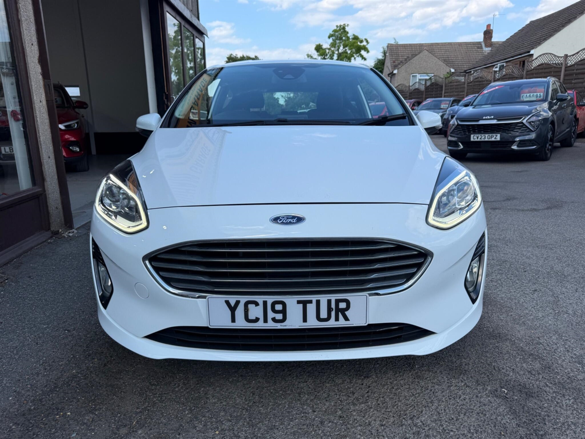 2019 Ford Fiesta thumbnail 2