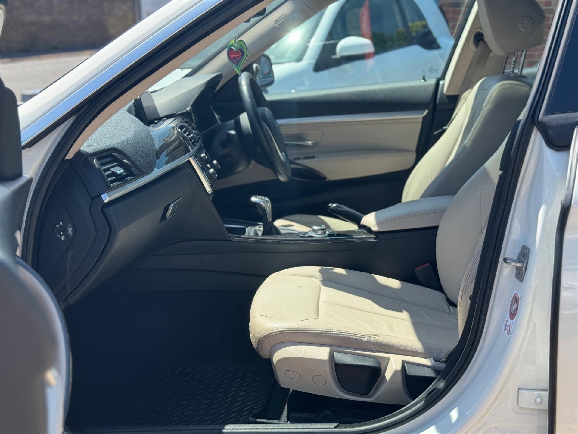 Used BMW 320i
