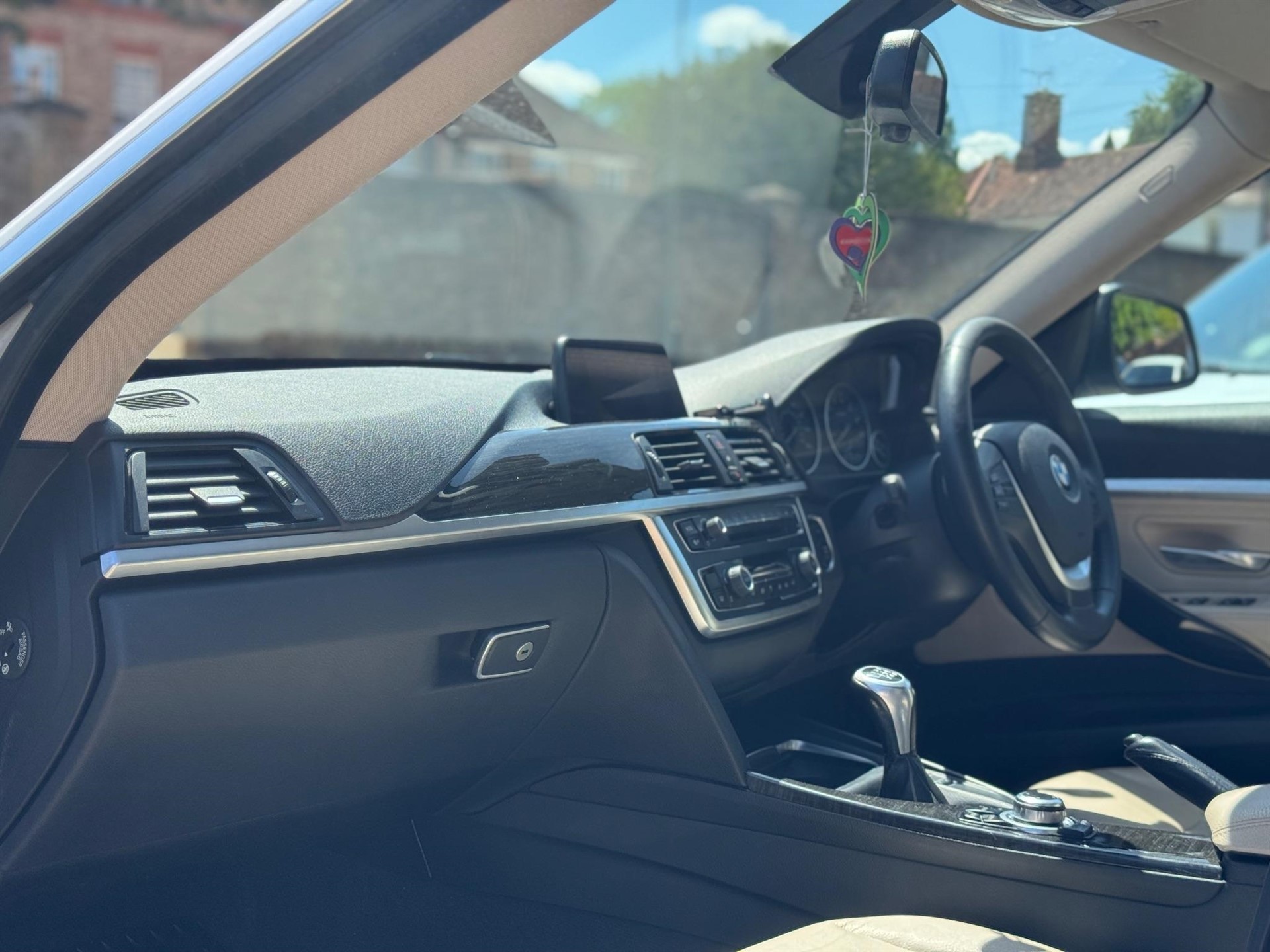 Used BMW 320i