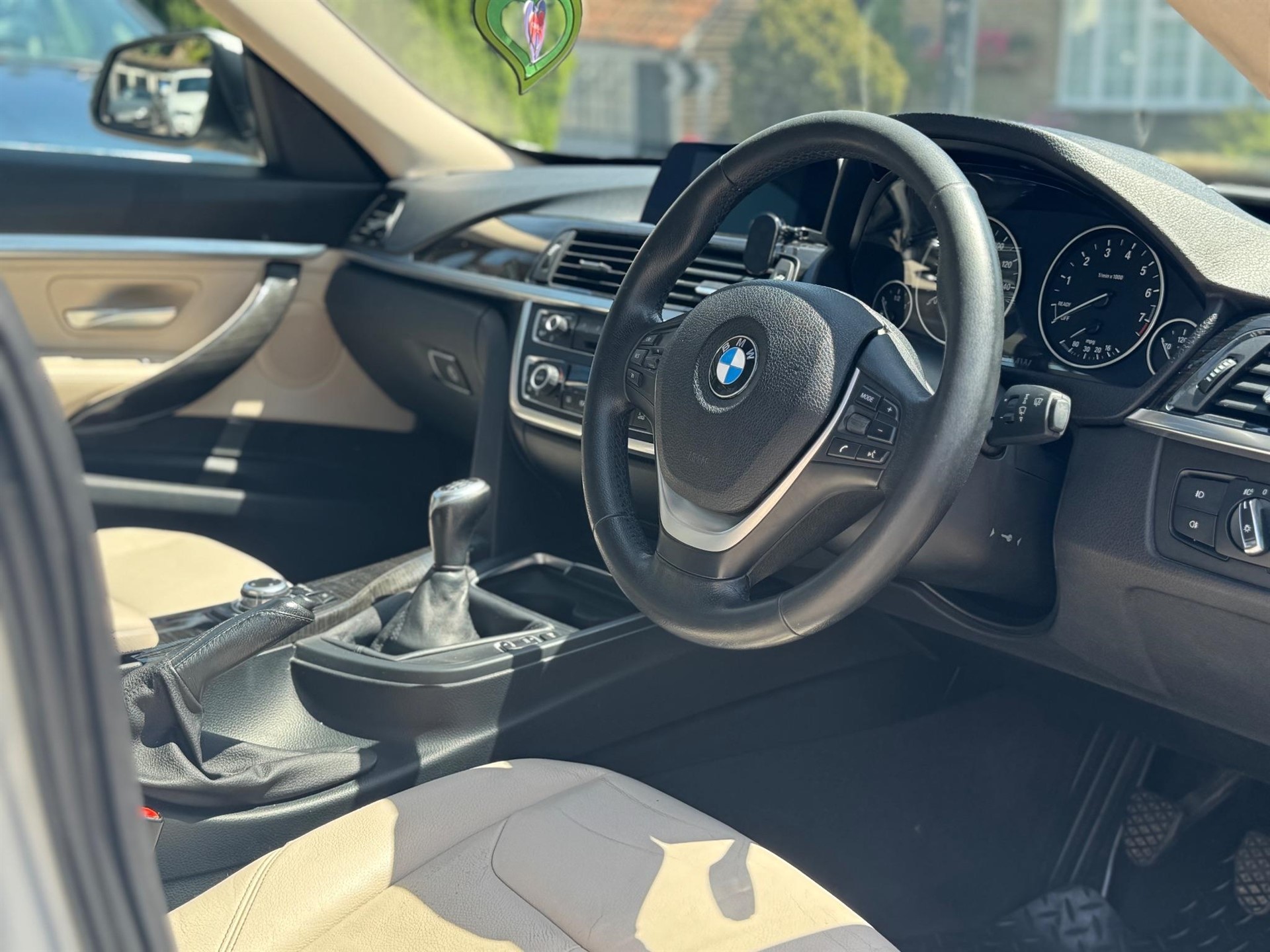 Used BMW 320i