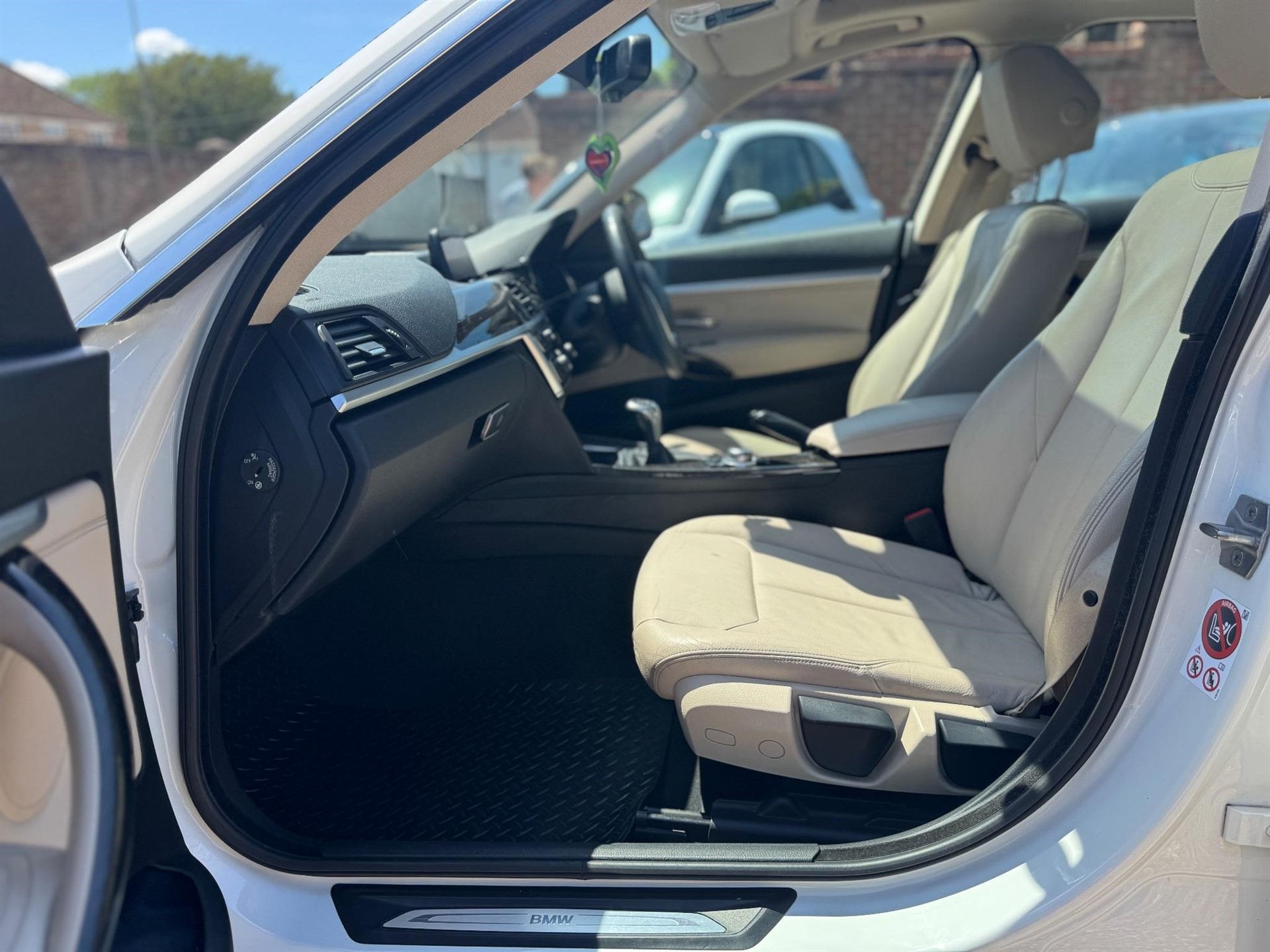 Used BMW 320i