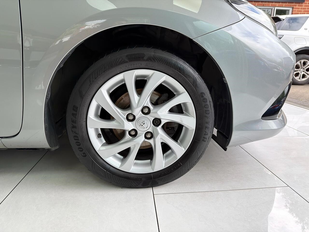Used Toyota Auris