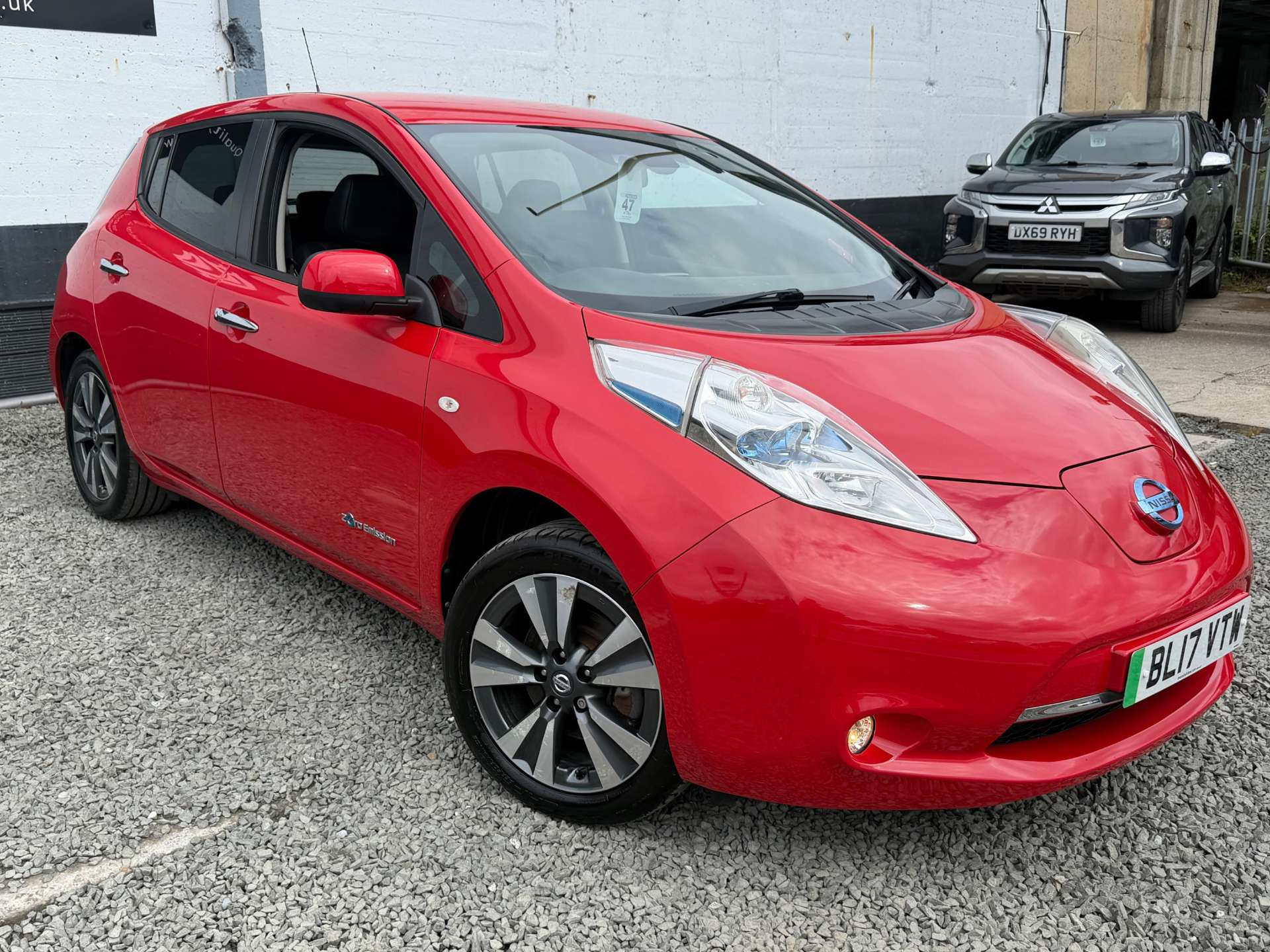2017 NISSAN LEAF